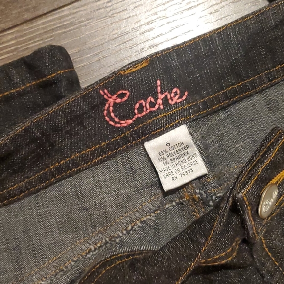 ❤CACHE SNAP DETAIL FLARE LEG JEANS, SIZE 6 (28) - Picture 2 of 5